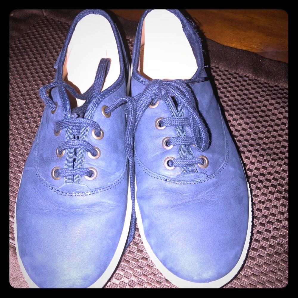FLAT SHOES